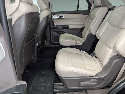 Used 2020 Ford Explorer Platinum w/ Premium Technology Package image 23