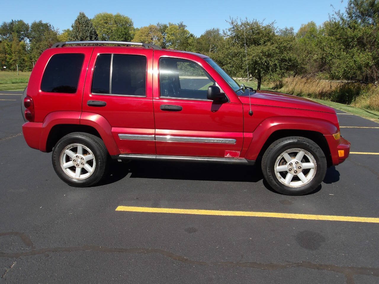Used 2005 Jeep Liberty Limited AWD/4WD image 2