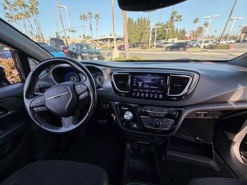 Used 2019 Chrysler Pacifica Touring Plus w/ S Appearance Package image 18