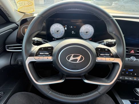 Used 2025 Hyundai Elantra SEL FWD image 11