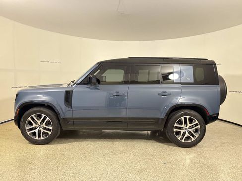 Used 2023 Land Rover Defender 110 X-Dynamic SE AWD/4WD image 2