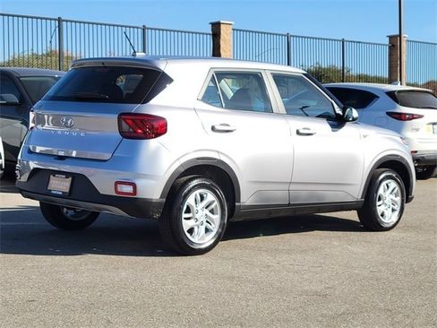 New 2026 Hyundai Venue SE image 2