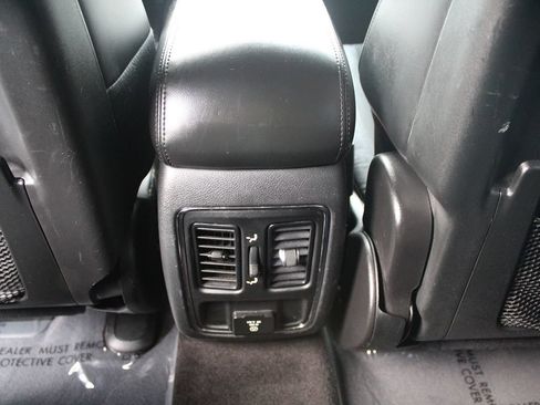 Used 2018 Jeep Grand Cherokee Altitude AWD/4WD image 25