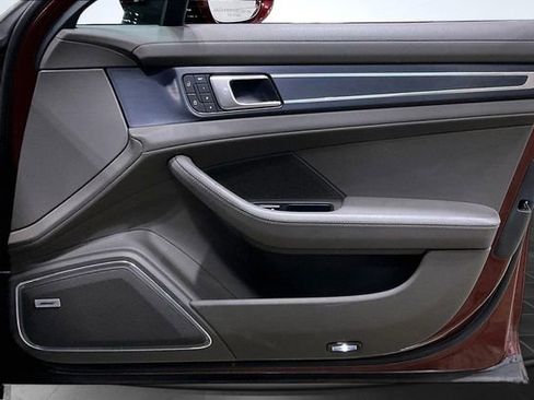 Used 2022 Porsche Panamera 4 Platinum Edition image 25