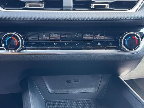 New 2026 Chevrolet Equinox LT w/ Convenience Package II image 11