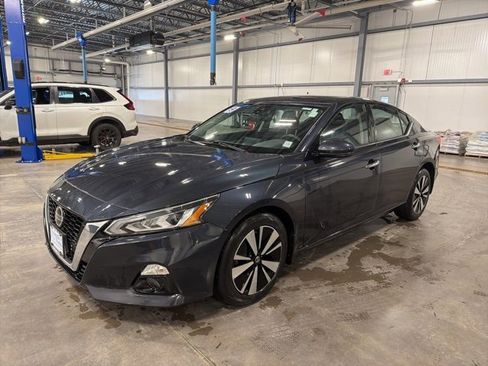 Used 2019 Nissan Altima 2.5 SV image 2