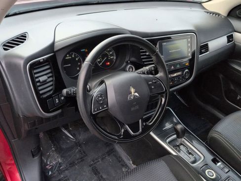 Used 2017 Mitsubishi Outlander SE image 10