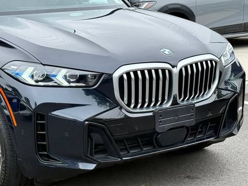 Used 2024 BMW X5 xDrive40i w/ M Sport Package AWD/4WD image 8