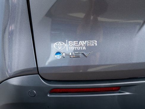 Used 2025 Toyota Sienna XLE image 16