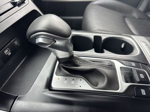 Used 2024 Kia Carnival LX image 25