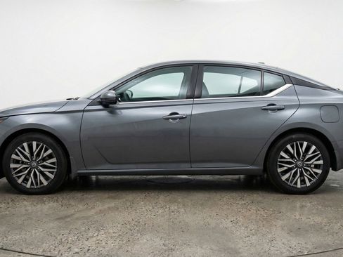 Used 2025 Nissan Altima 2.5 SV image 5