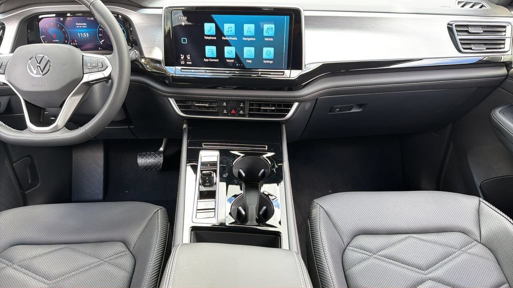 New 2026 Volkswagen Atlas Cross Sport SE FWD image 18