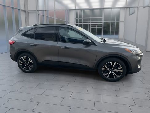 Used 2021 Ford Escape SE w/ SE Sport Appearance Package image 10