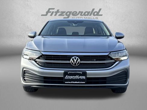 Used 2024 Volkswagen Jetta SE image 5