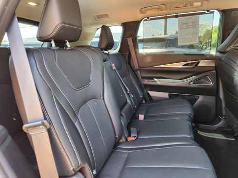 Certified 2025 INFINITI QX60 Luxe w/ Cargo Package AWD/4WD image 15