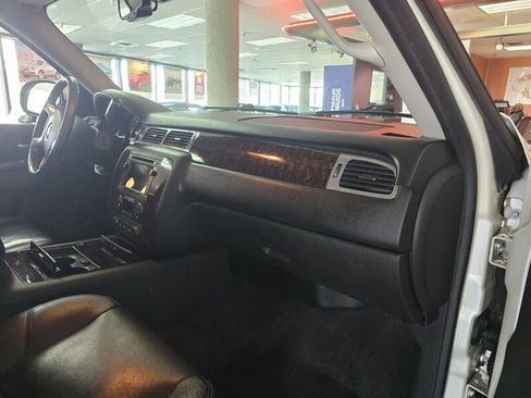 Used 2010 GMC Yukon Denali AWD/4WD image 16