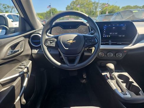 Used 2024 Chevrolet Trax LS w/ LS Convenience Package FWD image 14