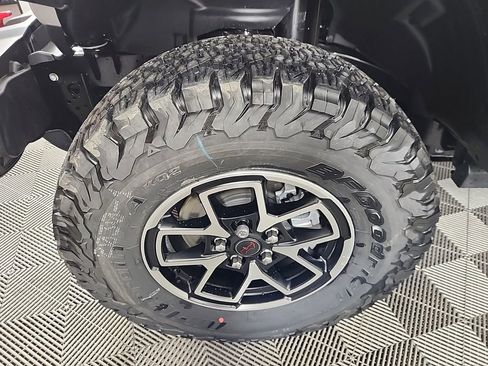 New 2025 Jeep Wrangler Unlimited Rubicon w/ Technology Group image 25