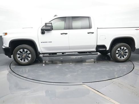 Used 2023 Chevrolet Silverado 2500 Custom w/ Custom Value Package image 2