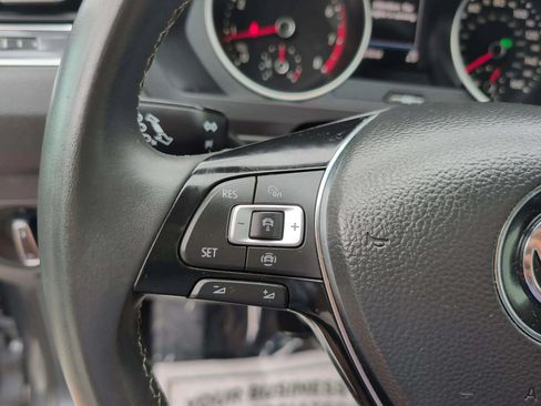 Used 2021 Volkswagen Tiguan SE FWD image 24