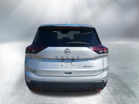 Used 2024 Nissan Rogue SV AWD/4WD image 4