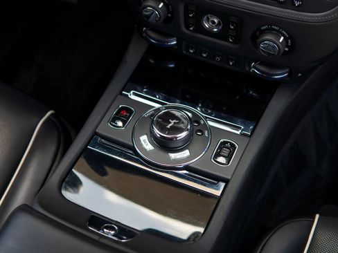 Used 2016 Rolls-Royce Wraith RWD image 40
