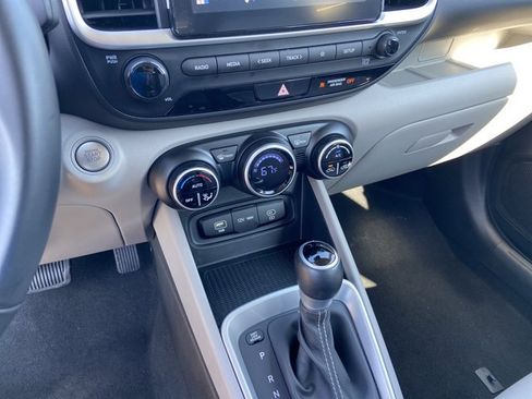 Used 2025 Hyundai Venue SEL FWD image 38