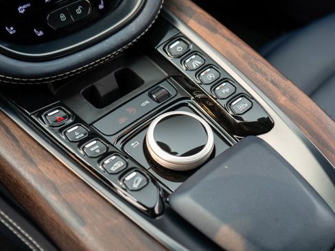 Used 2021 Aston Martin DBX image 26