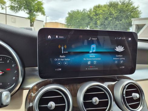 Used 2022 Mercedes-Benz GLC 300 4MATIC image 25