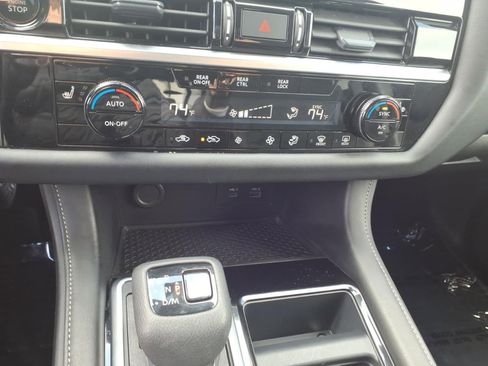 Used 2025 Nissan Pathfinder SV image 13