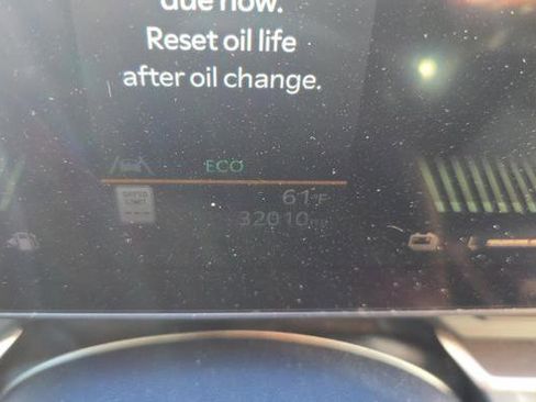 Used 2025 Kia Carnival EX image 8