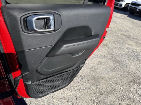 Used 2021 Jeep Wrangler Unlimited Sahara image 33