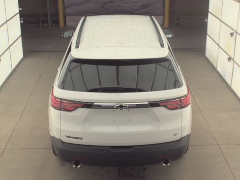 Used 2022 Chevrolet Traverse LT image 7