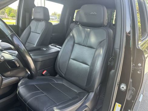 Used 2022 Chevrolet Silverado 1500 High Country w/ Technology Package image 13