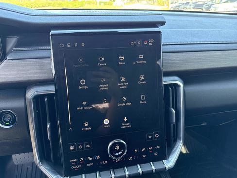 Used 2025 GMC Acadia Denali w/ Super Cruise Package image 24