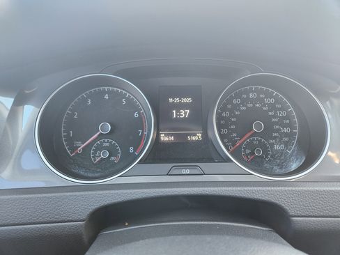 Used 2017 Volkswagen Golf Alltrack S image 11