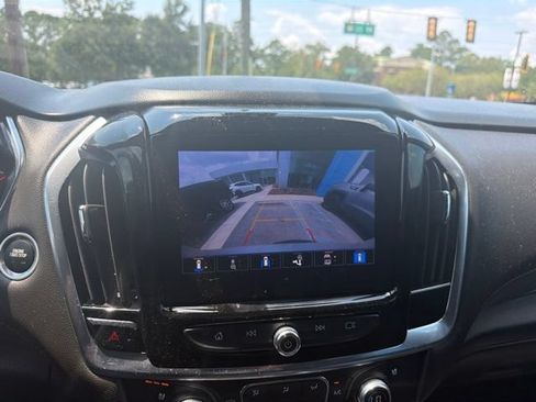 Used 2023 Chevrolet Traverse High Country AWD/4WD image 18
