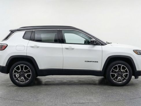 Used 2025 Jeep Compass Trailhawk AWD/4WD image 11
