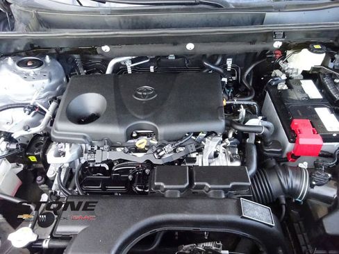 Used 2021 Toyota RAV4 LE w/ Carpet Mat Package (TMS) image 11