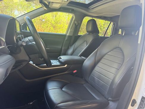 Used 2021 Toyota Highlander XLE image 21