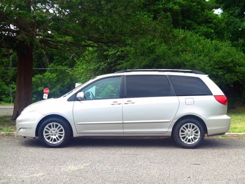 Used 2008 Toyota Sienna FWD image 2