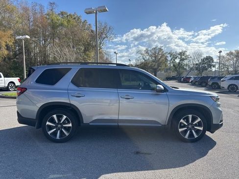 Used 2024 Honda Pilot Touring image 7
