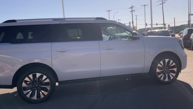 Used 2026 Ford Expedition Max Platinum w/ Driver's Package AWD/4WD image 2