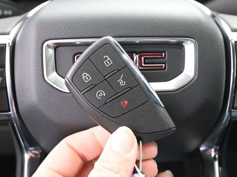 New 2025 GMC Acadia Elevation image 32