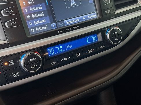 Used 2017 Toyota Highlander XLE image 23