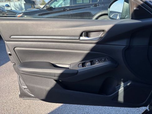 Used 2025 Nissan Altima 2.5 SV image 20