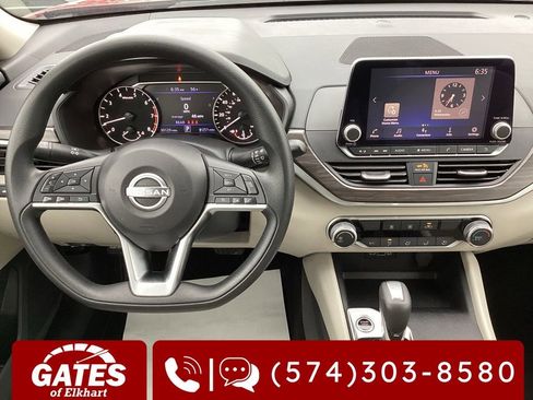Used 2025 Nissan Altima 2.5 SV FWD image 15