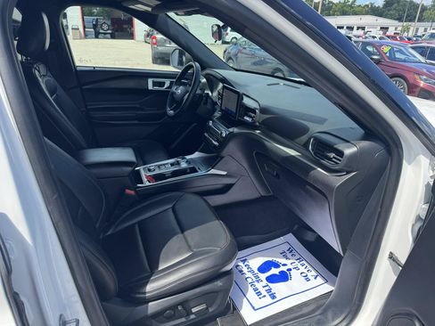 Used 2020 Ford Explorer XLT w/ Equipment Group 202A AWD/4WD image 10