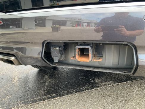 Used 2019 Buick Enclave Avenir w/ Avenir Technology Package AWD/4WD image 9