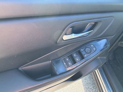 Used 2024 Nissan Rogue SV AWD/4WD image 15